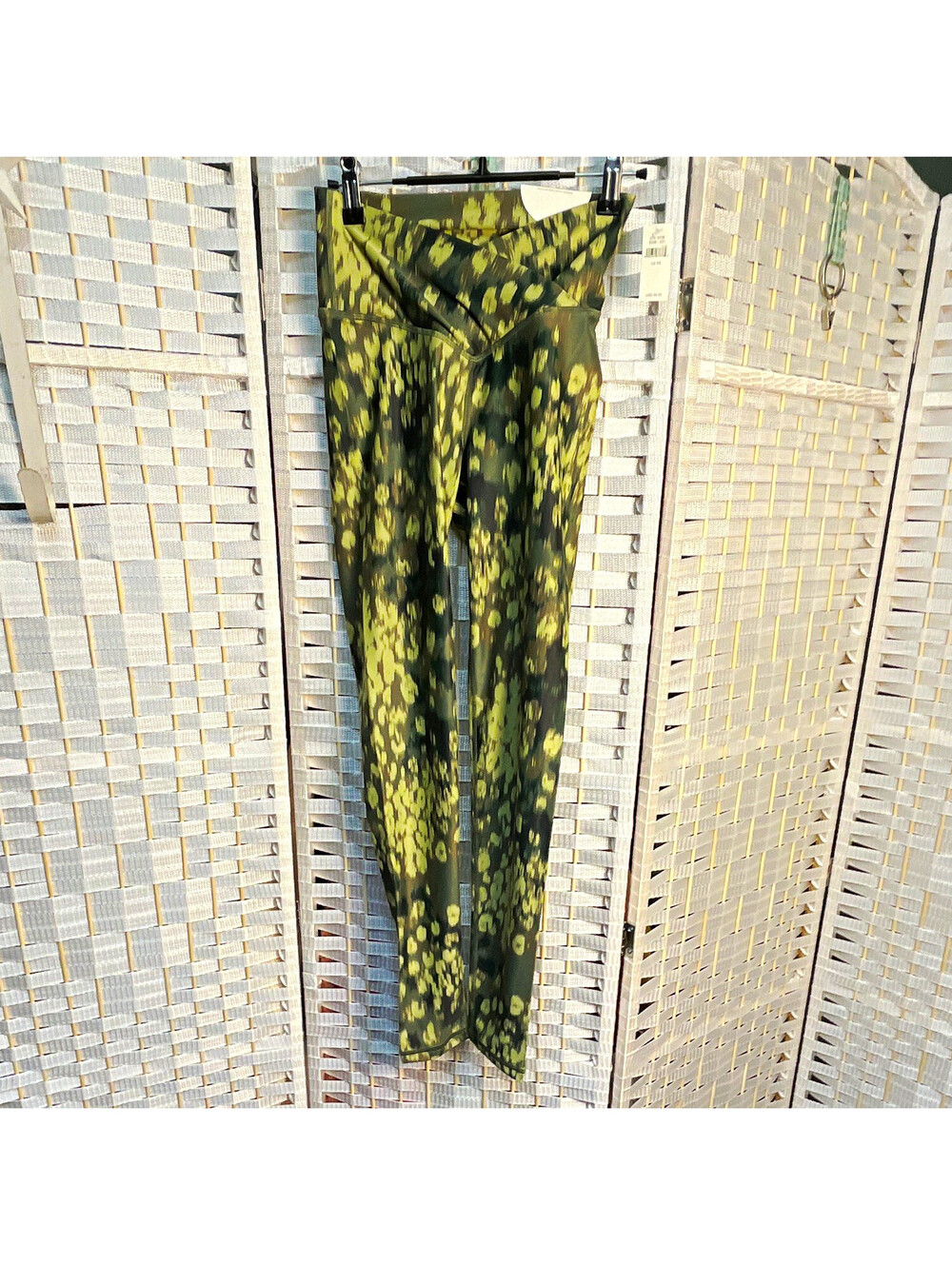 Offline by Aerie Women’s Green/Black Animal Print 7/8 Leggings XS